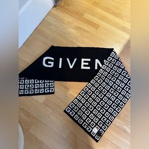 Givenchy Monochrome Geometric Scarf